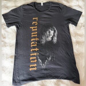 Taylor Swift Reputation Stadium Concert Tour Tee XS